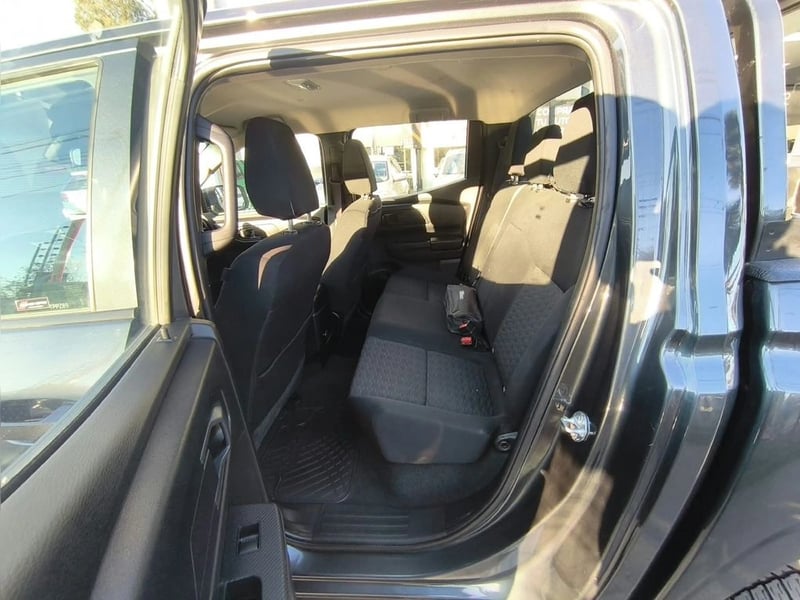 Mitsubishi L200 KATANA XRT 2.5 MT 4X4 2024 - Imagen 10 de 20