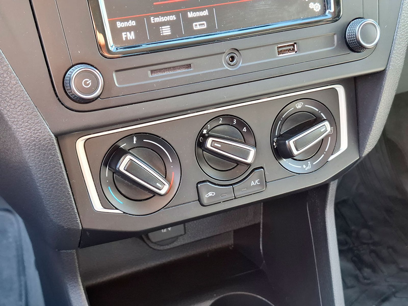 Volkswagen GOL 1.6 Highline HB MT 5P 2023 - Imagen 16 de 20