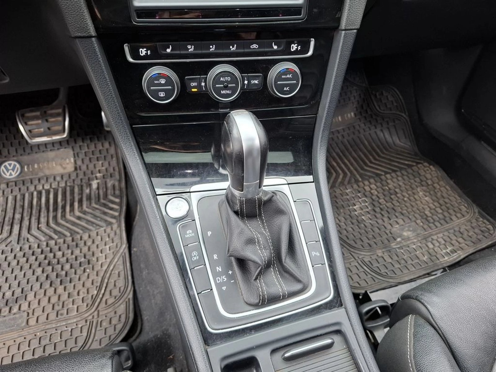 VOLKSWAGEN GOLF 2.0 TDI HIGHLINE DIESEL 4X2 AT 5P 2018 - Imagen 18 de 20