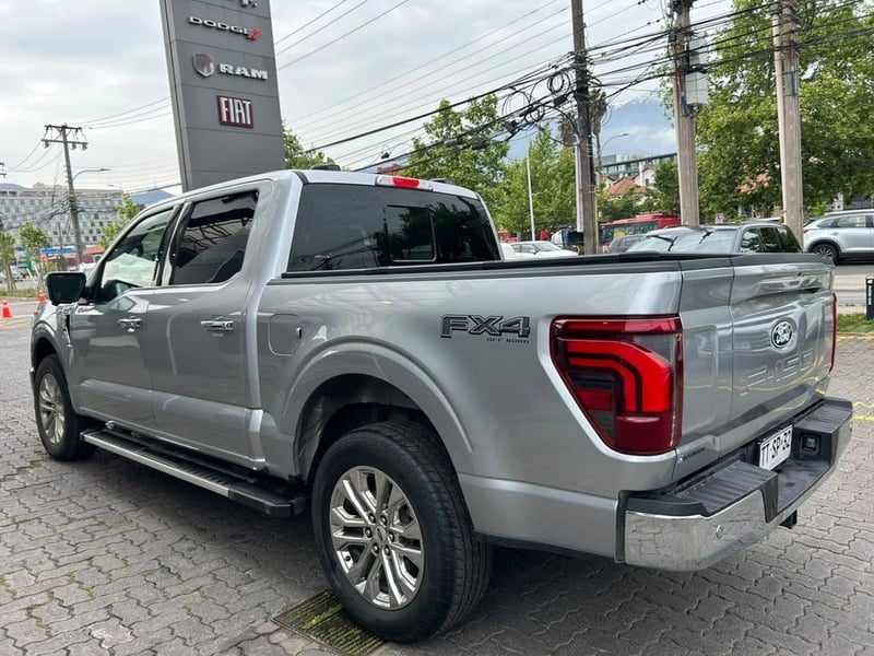 Ford F-150 LARIAT LUX 4X4 5.0 AUT 2025 - Imagen 4 de 14