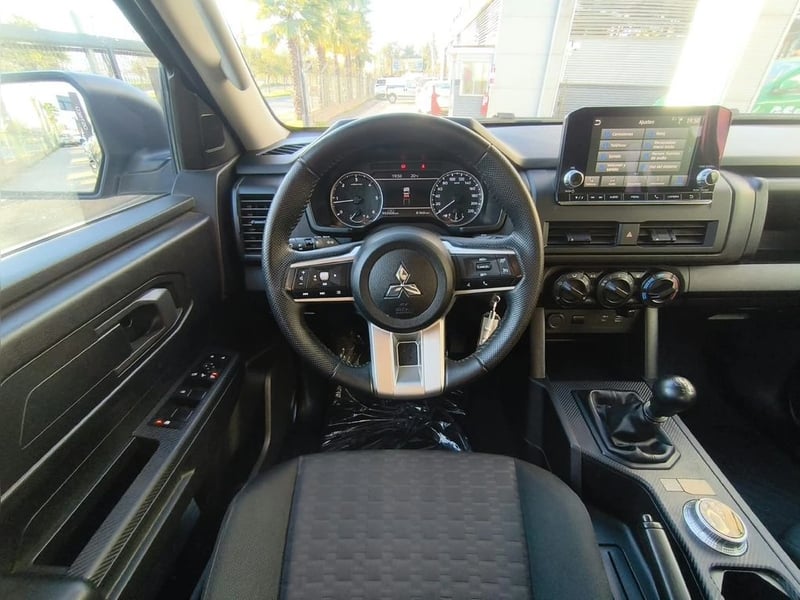 Mitsubishi L200 KATANA XRT 2.5 MT 4X4 2024 - Imagen 15 de 20