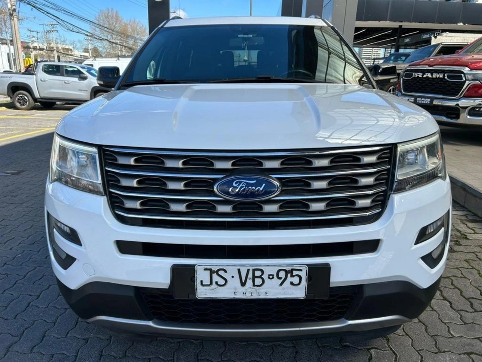 Ford EXPLORER 3.5 XLT 4X2 3 CORRIDAS AT 5P 2017 - Foto 2 de 16
