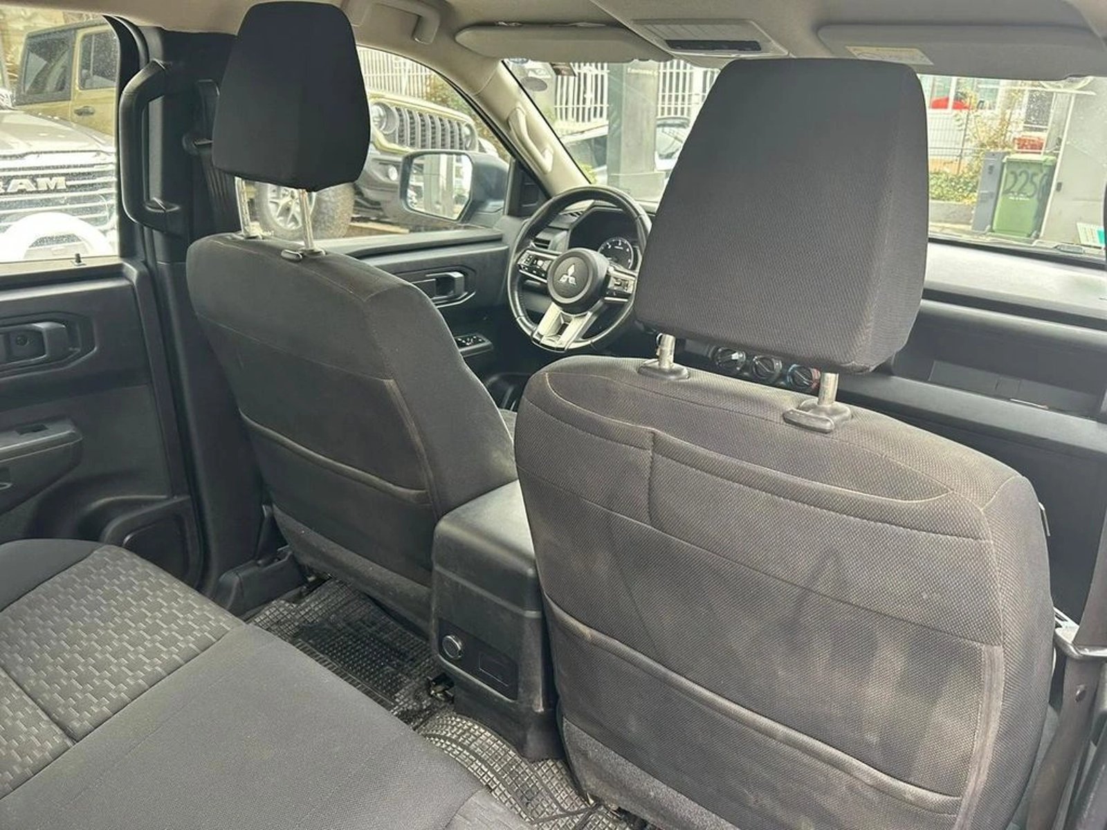 Mitsubishi L200 2.4 KATANA XRT DIESEL 4X4 DOB. CAB. EURO6 MT 4P 2025 - Imagen 9 de 17