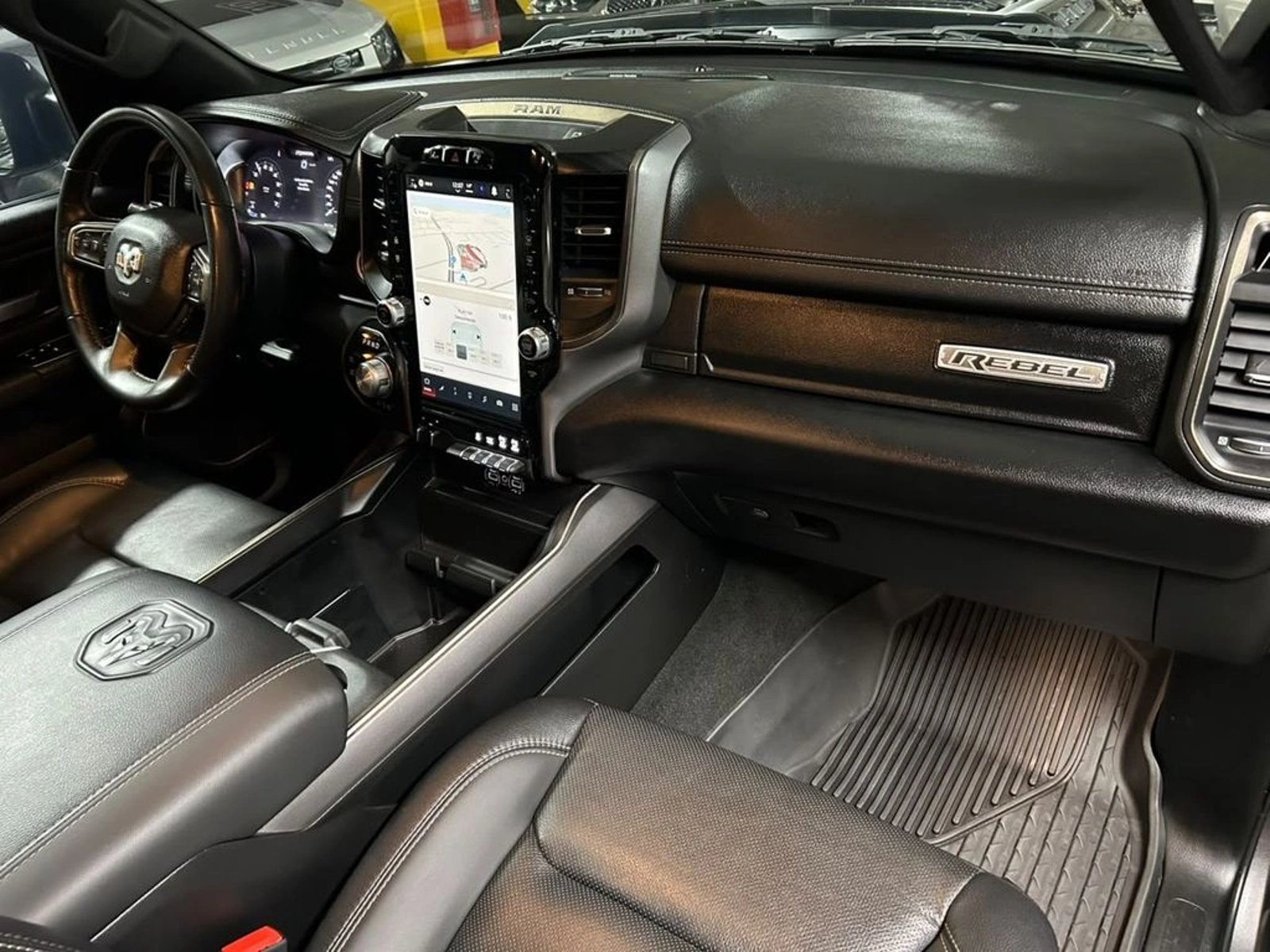 RAM 1500 5.7 REBEL 4X4 AT 4P 2023 - Imagen 12 de 17