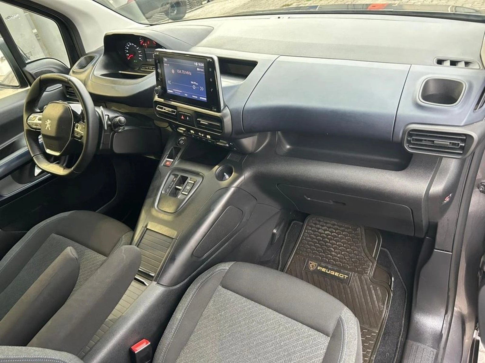 Peugeot RIFTER 1.2 ALLURE PURETECH 130 AT 2024 - Imagen 8 de 17
