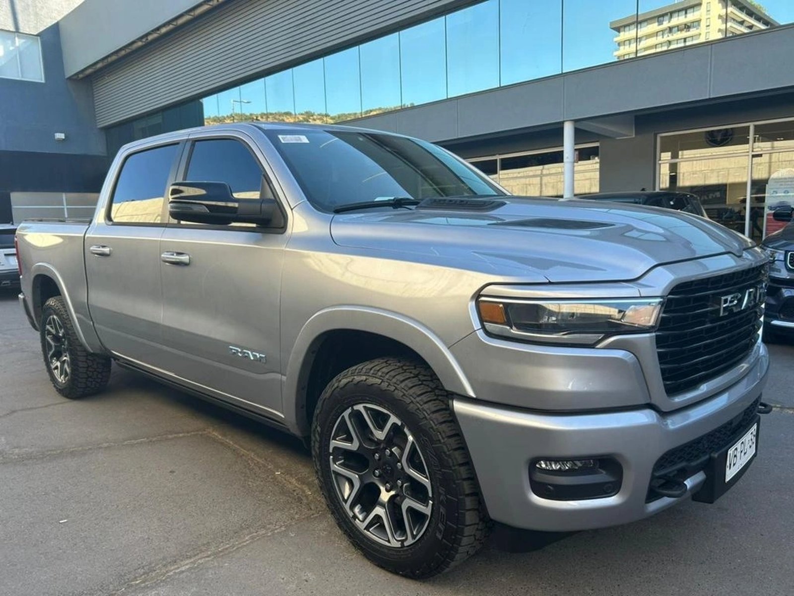 RAM 1500 LARAMIE 4X4 3.0T AT 2025 - Foto 4 de 15