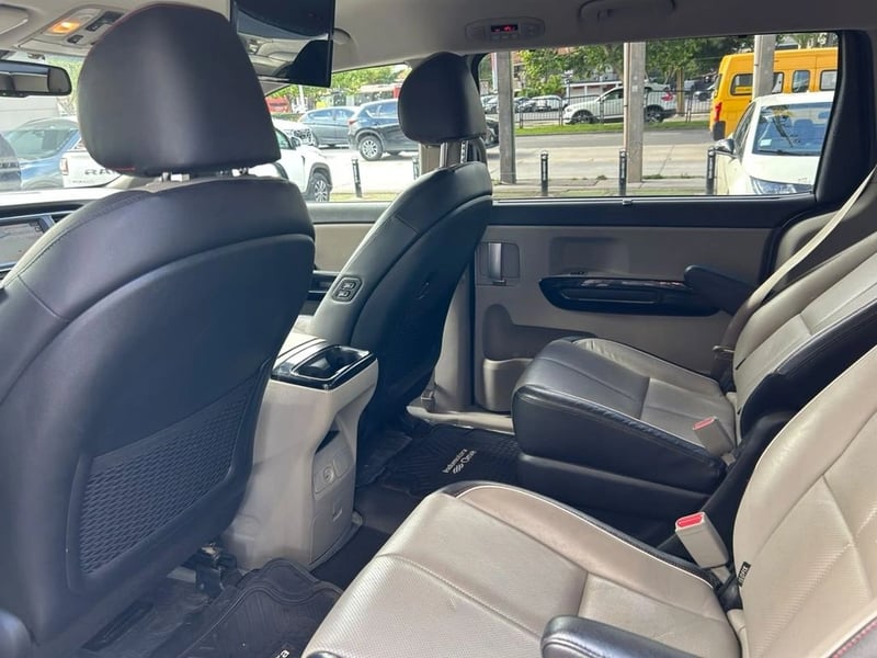 Kia GRAND CARNIVAL 2.2 AUT 2020 - Imagen 10 de 17
