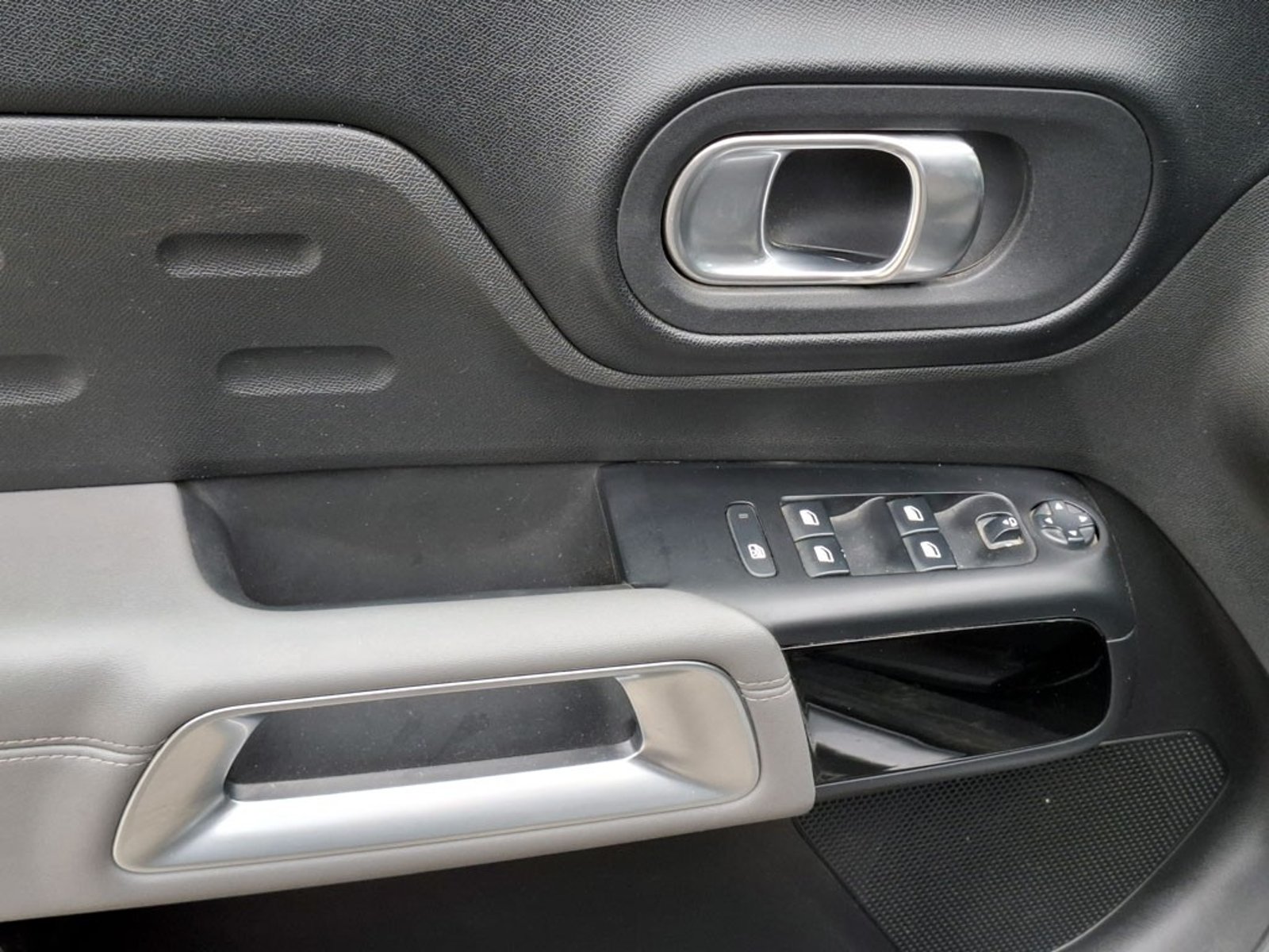 CITROEN C5 AIRCROSS 1.5 AIRCROSS BLUEHDI 130 S&S FEEL AT DIESEL 2020 - Imagen 13 de 20