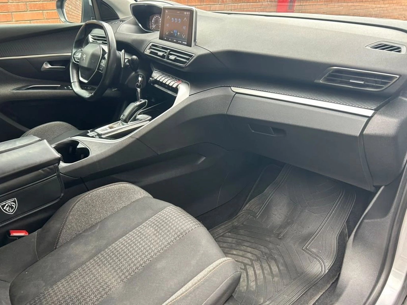 Peugeot 5008 1.5 ALLURE DIESEL 4X2 130 AT 5P 2019 - Imagen 5 de 9