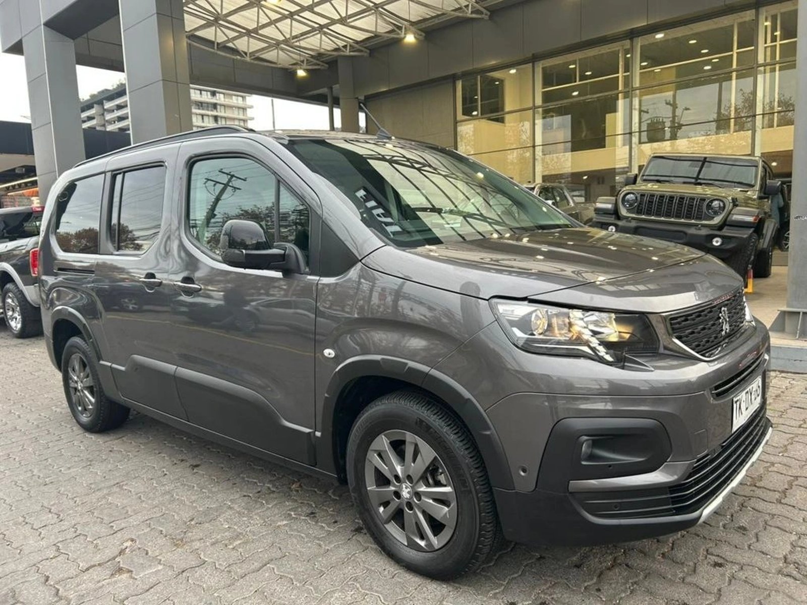 Peugeot RIFTER 1.2 ALLURE PURETECH 130 AT 2024 - Imagen 4 de 17