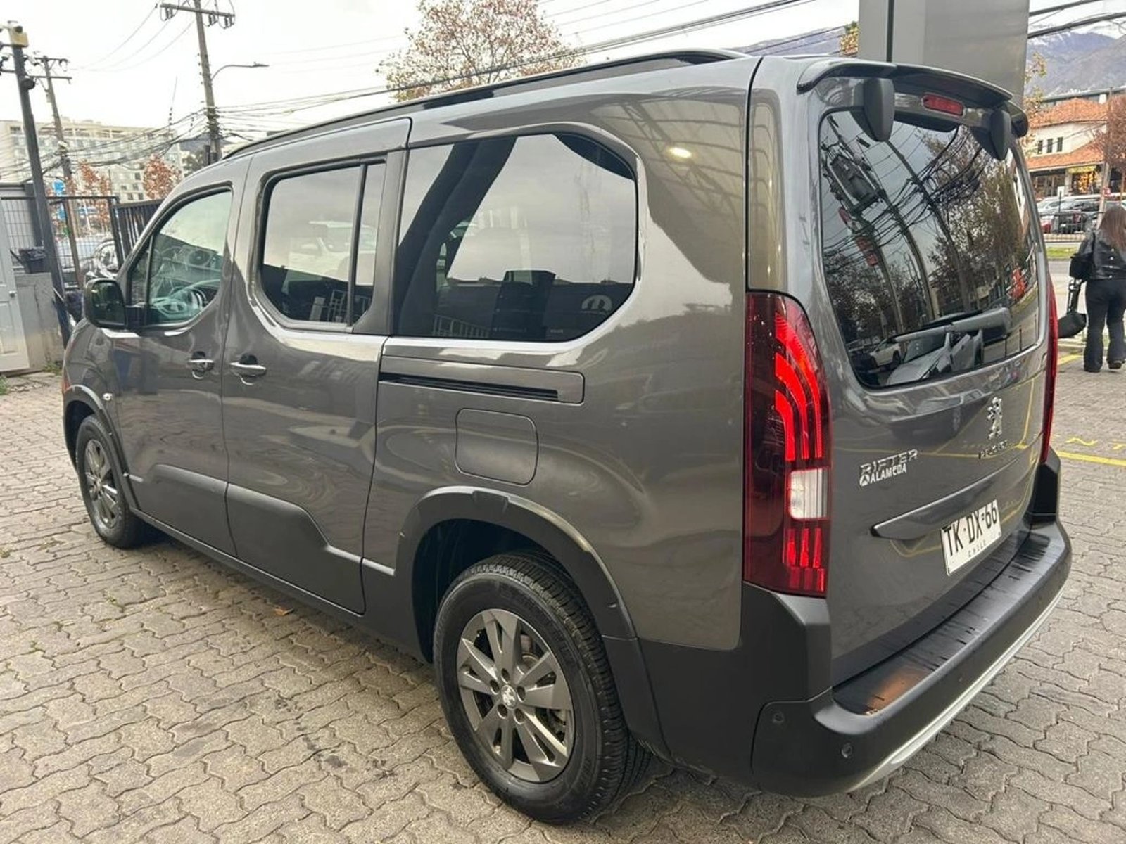 Peugeot RIFTER 1.2 ALLURE PURETECH 130 AT 2024 - Imagen 5 de 17