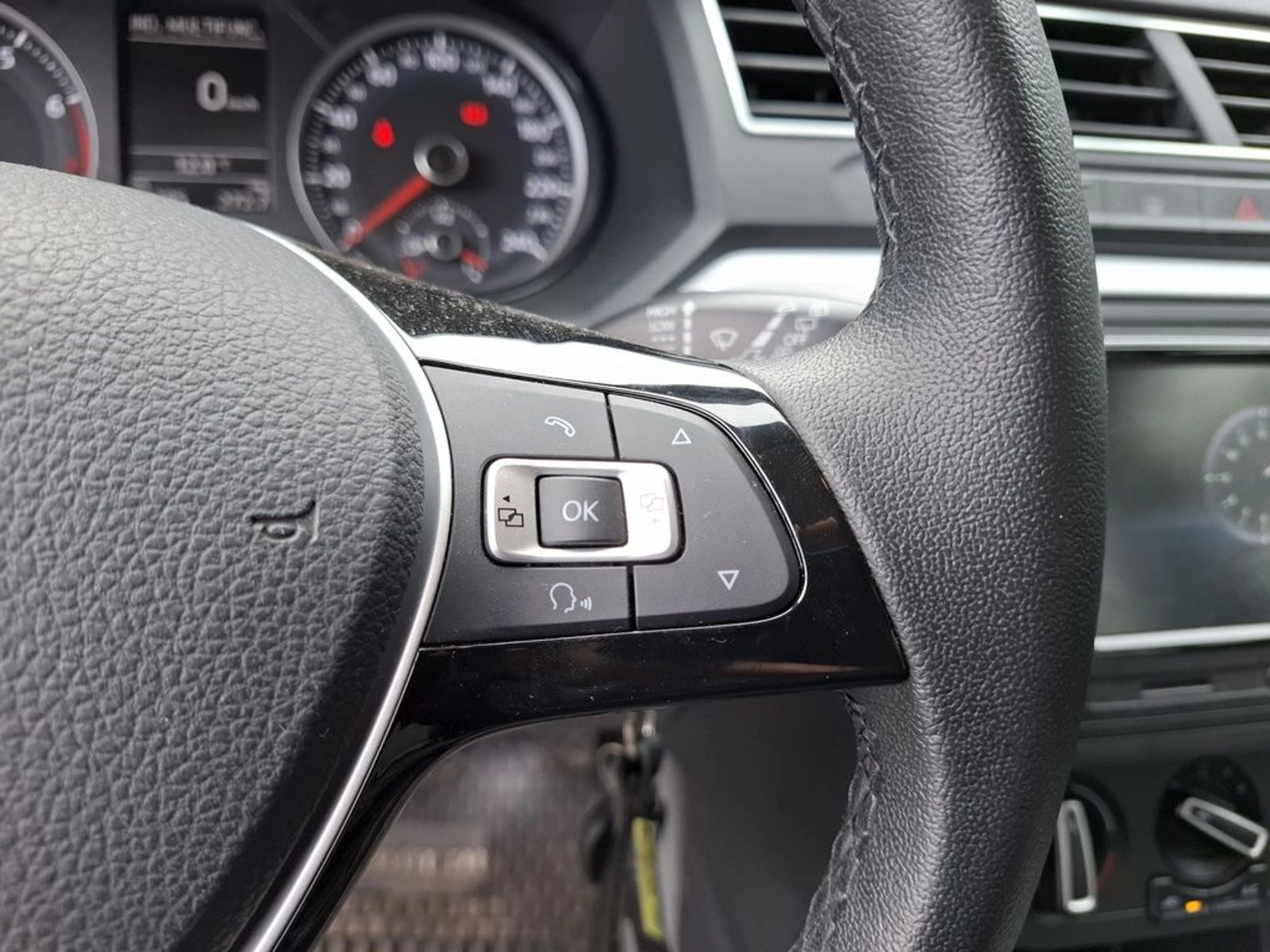 Volkswagen GOL 1.6 COMFORTLINE MT 2023 - Imagen 18 de 20