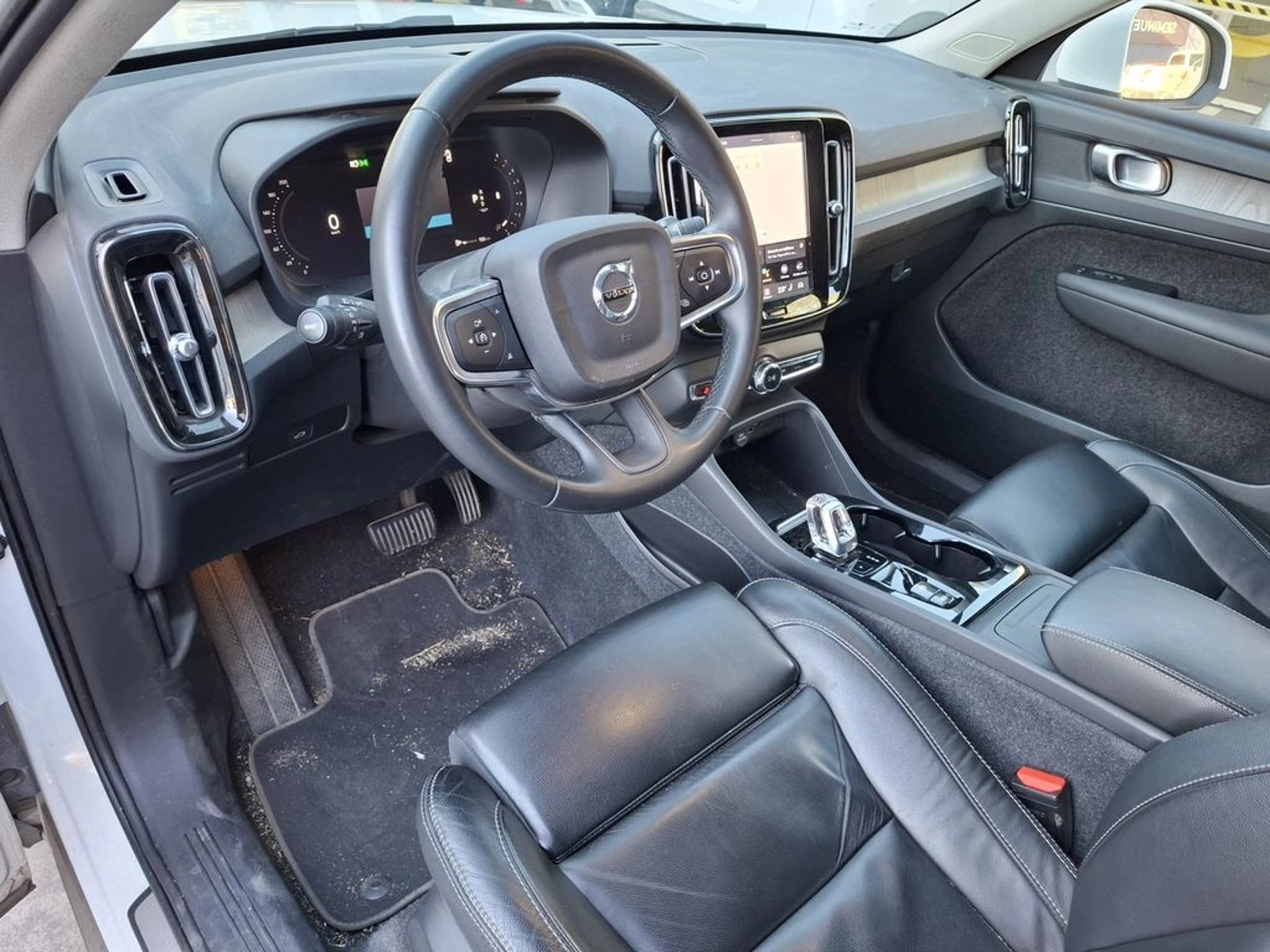 VOLVO XC40 2.0 B4 ULTIMATE HIBRIDO FWD AT 5P 2023 - Imagen 14 de 20