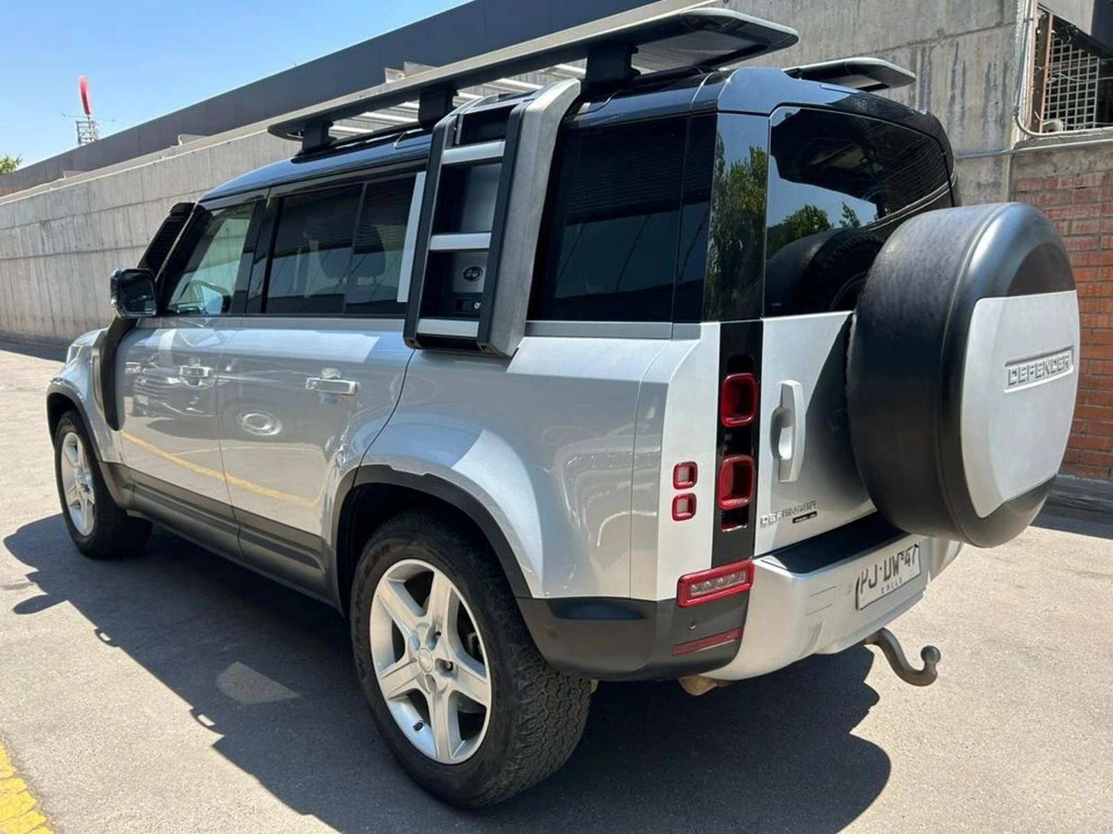 Land Rover DEFENDER 3.0I HSE AT 4X4 2021 - Foto 5 de 14
