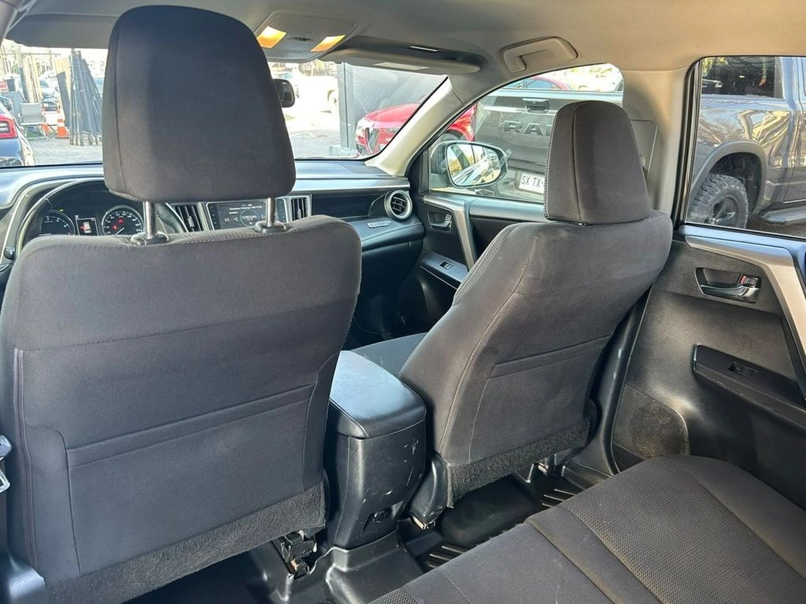 TOYOTA RAV4 2.0 ADVENTURE LUJO AT 2019 - Imagen 12 de 16