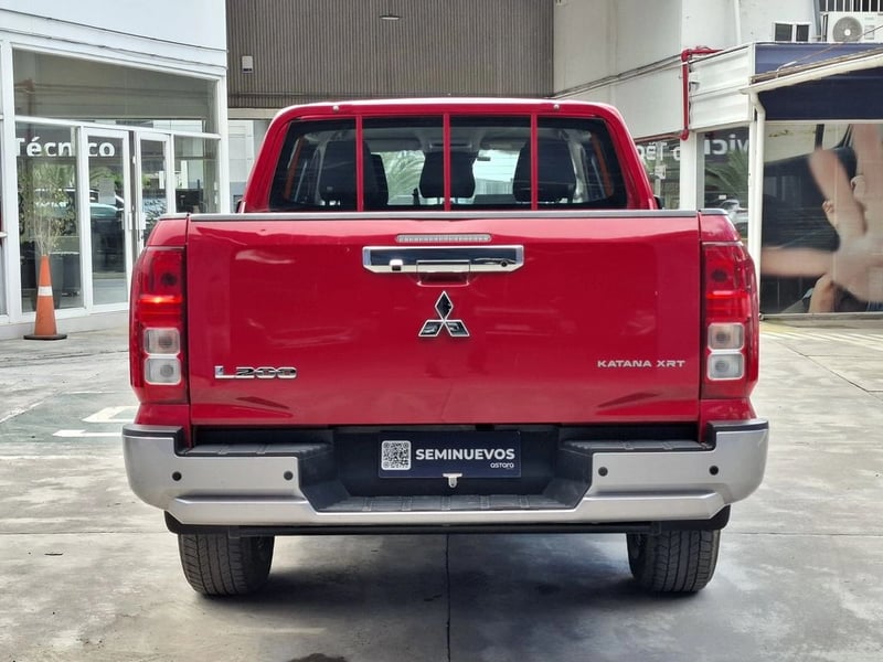 Mitsubishi L200 KATANA XRT 4X4 2.4 2024 - Imagen 8 de 20