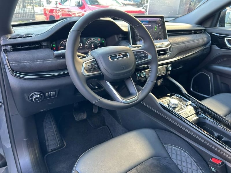 Jeep COMMANDER BLACKHAWK 4X4 2.0 AUT 2026 - Imagen 11 de 15