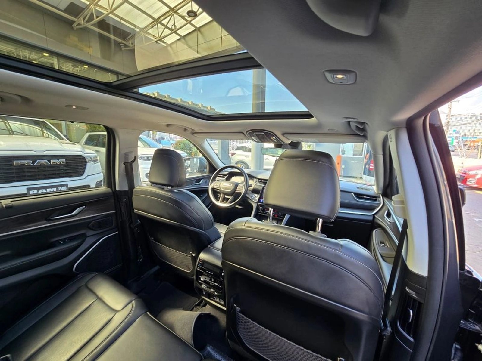 JEEP GRAND CHEROKEE 2023 - Imagen 14 de 20