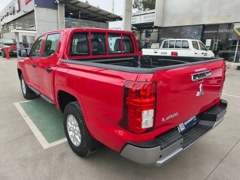 Mitsubishi L200 KATANA XRT 2.4 MT 4X4 2024 - Imagen 4 de 20