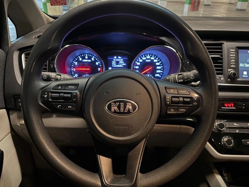 Kia GRAND CARNIVAL EX 3.3 AUT 2019 - Imagen 14 de 19