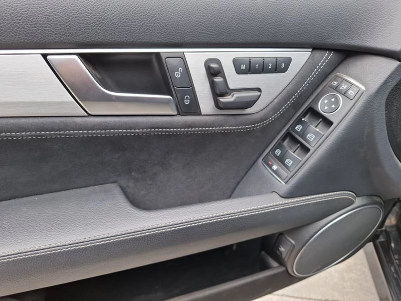 Mercedes-Benz C 250 1.8 4X2 AT 4P 2015 - Imagen 11 de 20