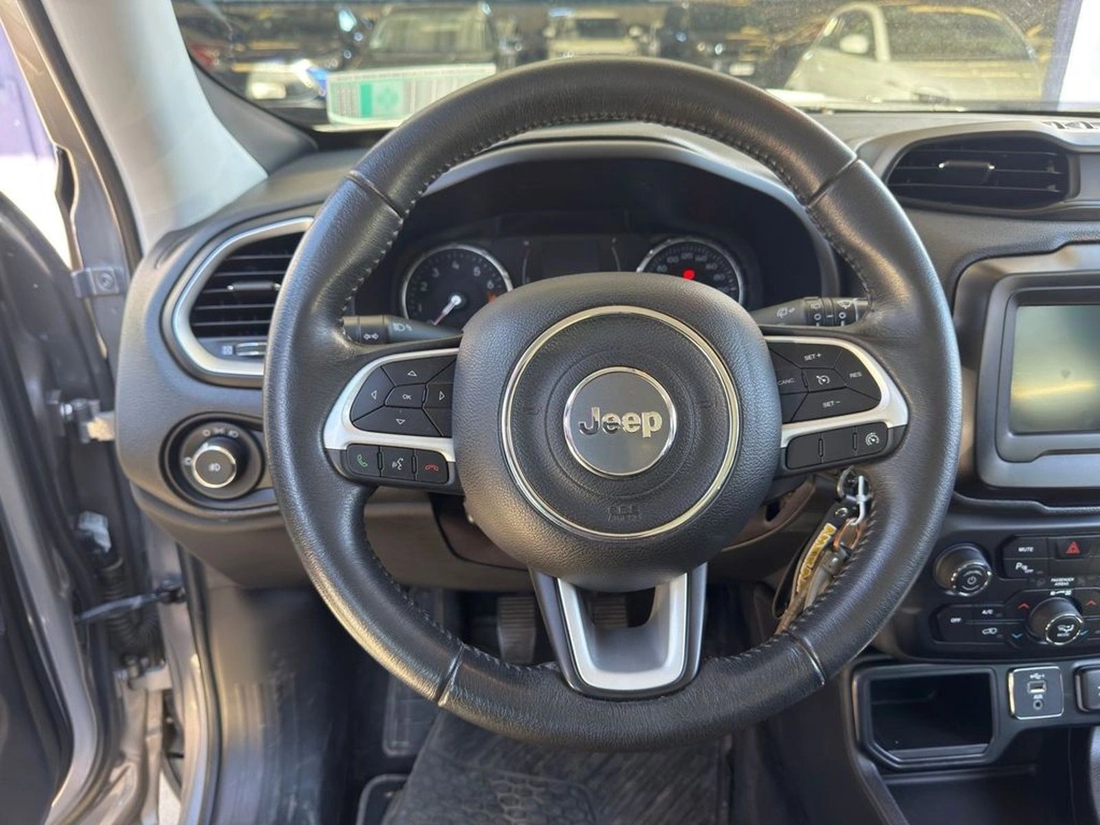 JEEP RENEGADE 2023 - Imagen 17 de 20