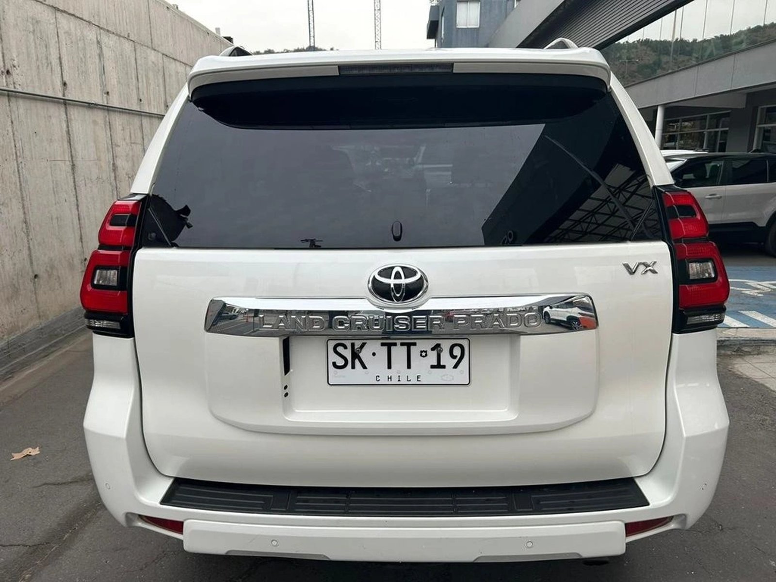 TOYOTA LAND CRUISER PRADO 4.0 PRADO VX 4X4 AT 5P 2023 - Imagen 6 de 16