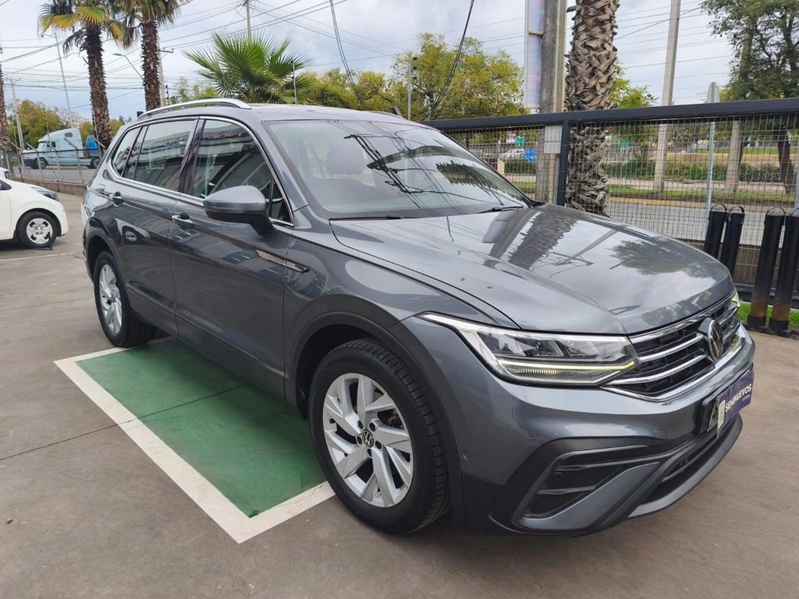 Volkswagen TIGUAN 1.4 TSI COMFORTLINE 7A 2022 - Foto 4 de 20