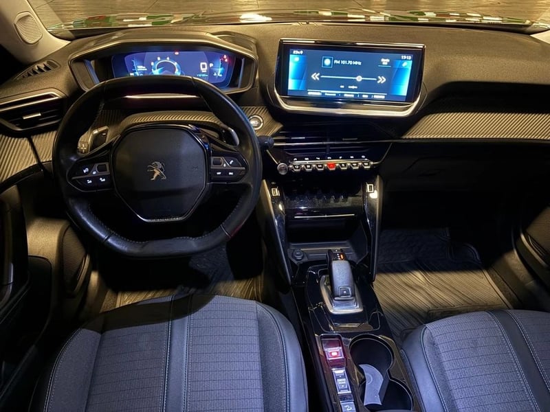 Peugeot 2008 1.5 ALLURE BLUEHDI DIESEL 4X2 130 AT 5P 2021 - Imagen 11 de 17