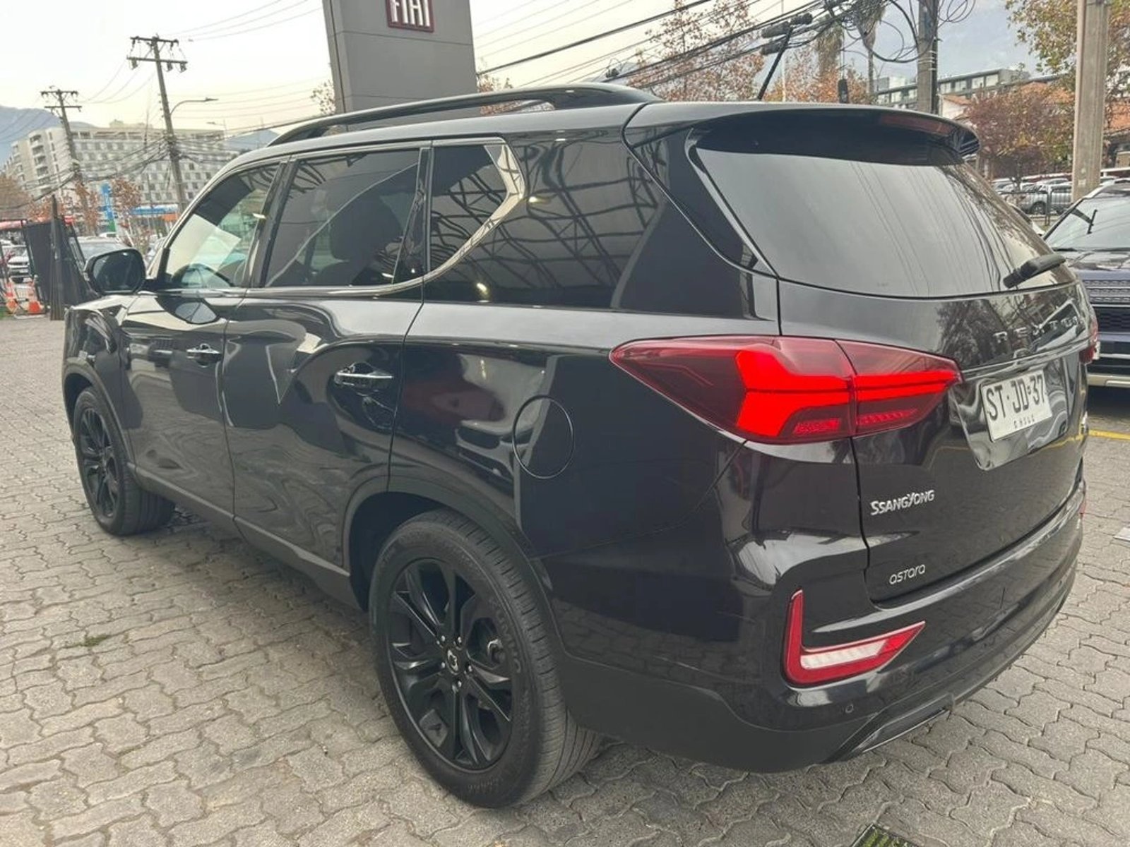 SSANGYONG REXTON 2.2T BLACK EDITION DIESEL 4X4 8AT 5P 2023 - Foto 5 de 17