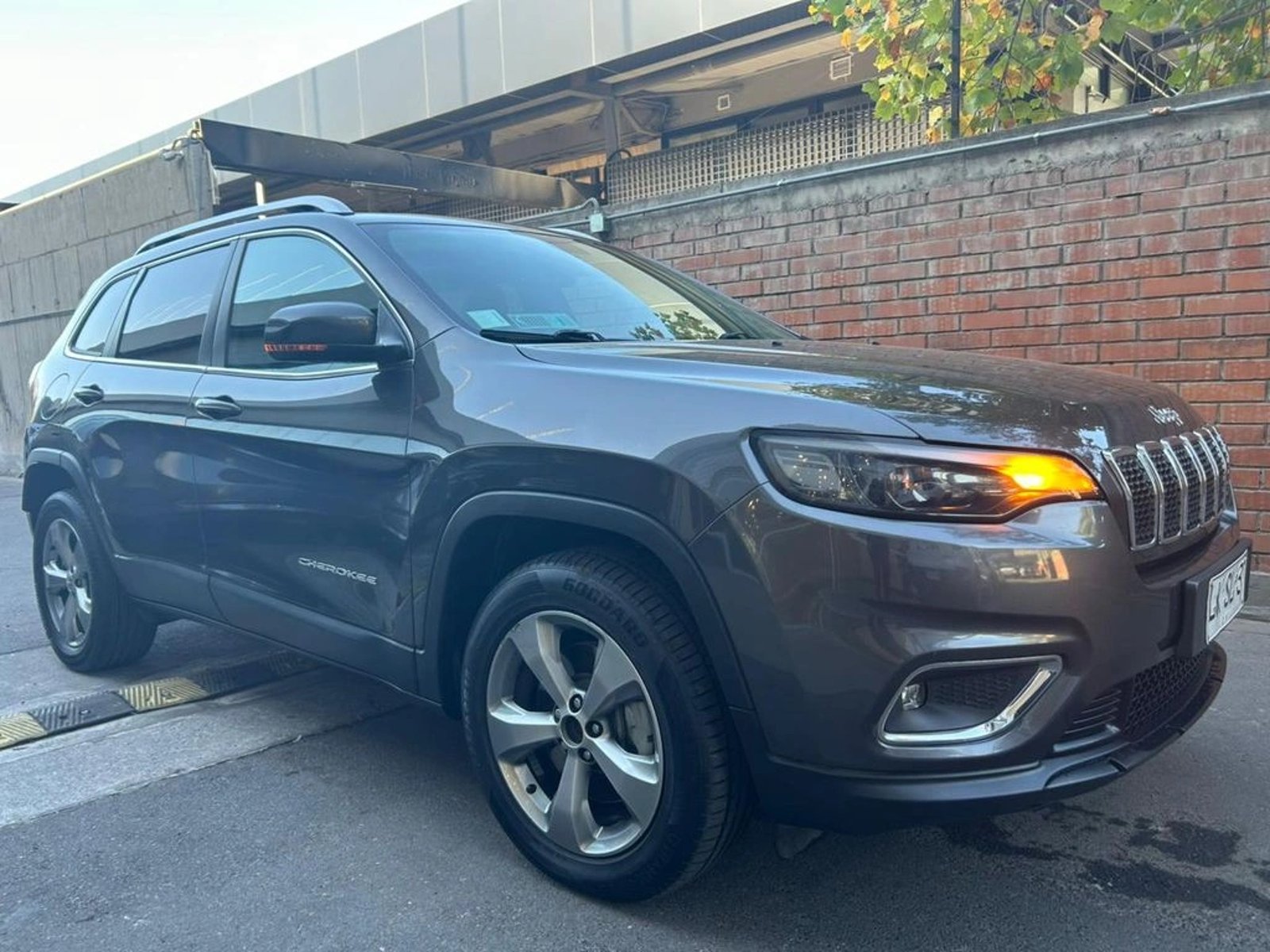 Jeep CHEROKEE 3.2 LIMITED 4X4 AT 5P 2019 - Imagen 4 de 17