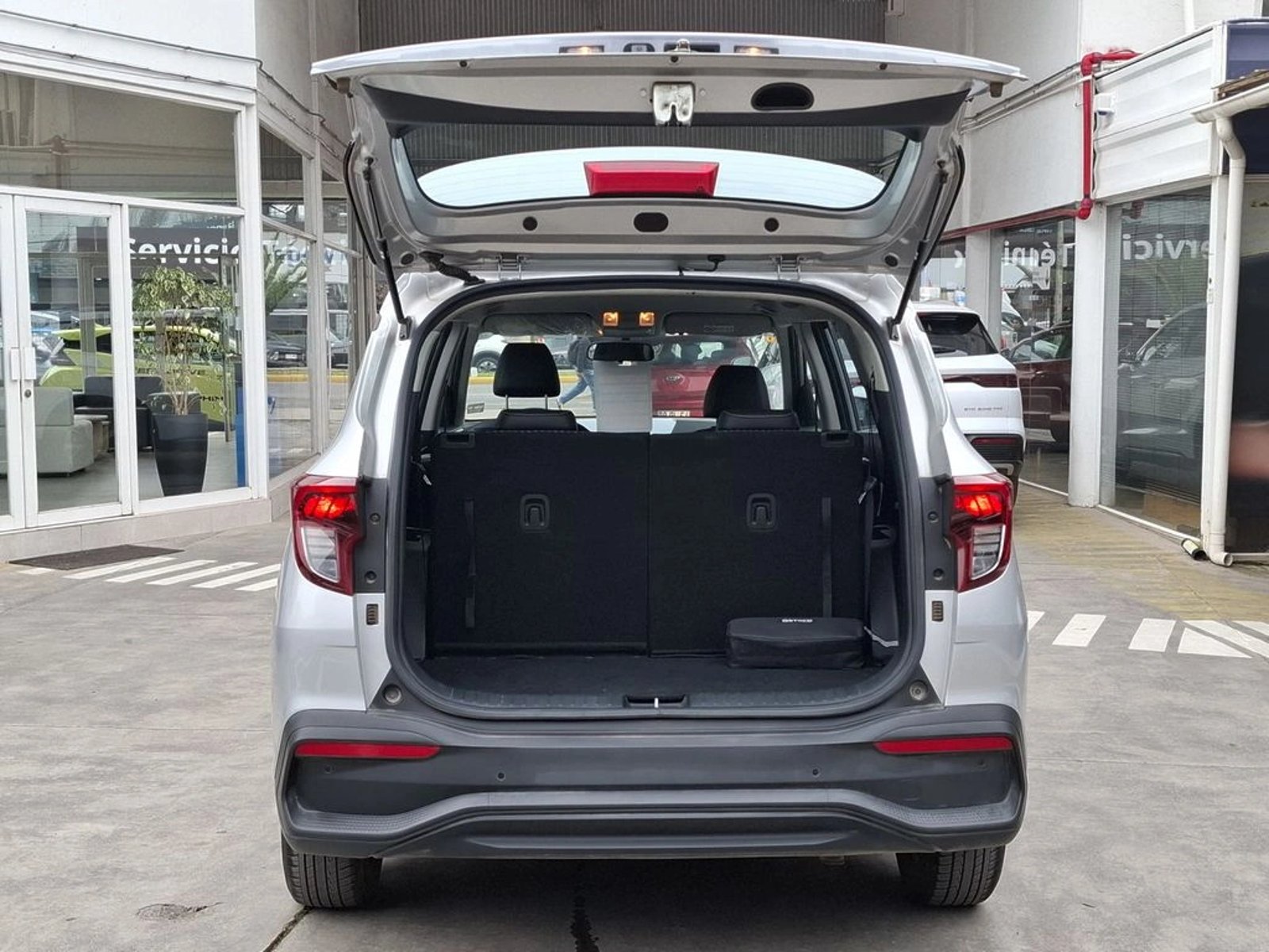 Kia CARENS 1.5L LX 4X2 6MT 5P 2025 - Imagen 11 de 20
