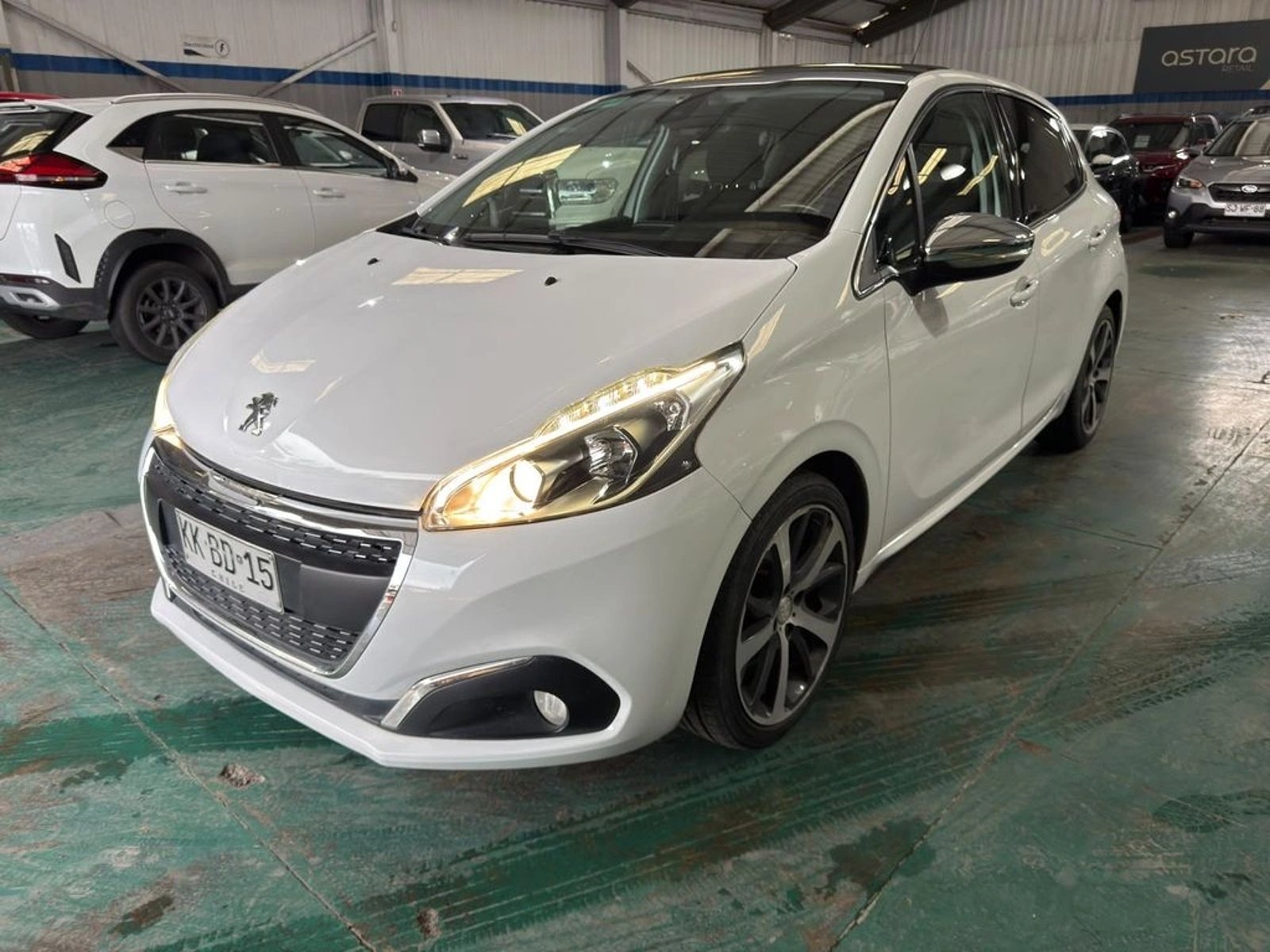 Peugeot 208 1.2 ALLURE PACK 4X2 110HP AT6 5P 2018 - Foto 2 de 20