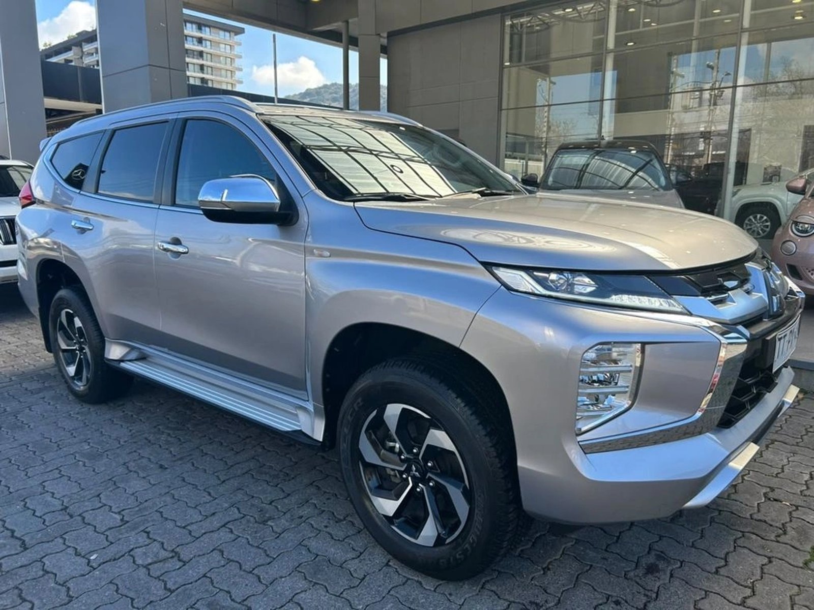 Mitsubishi MONTERO SPORT 4X2 3.0 AUT 2025 - Imagen 4 de 17