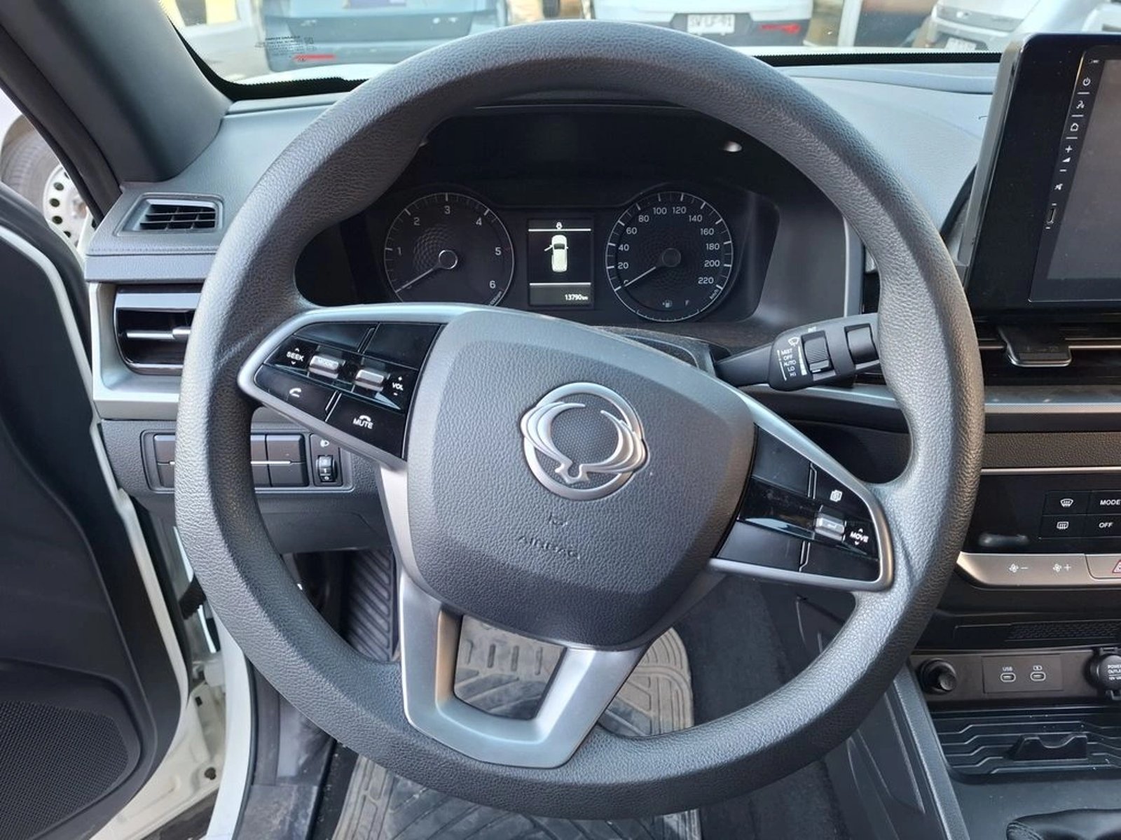 SSANGYONG MUSSO 2.2 TD GRAND LX DIESEL 2WD MT6 4P 2025 - Imagen 15 de 20