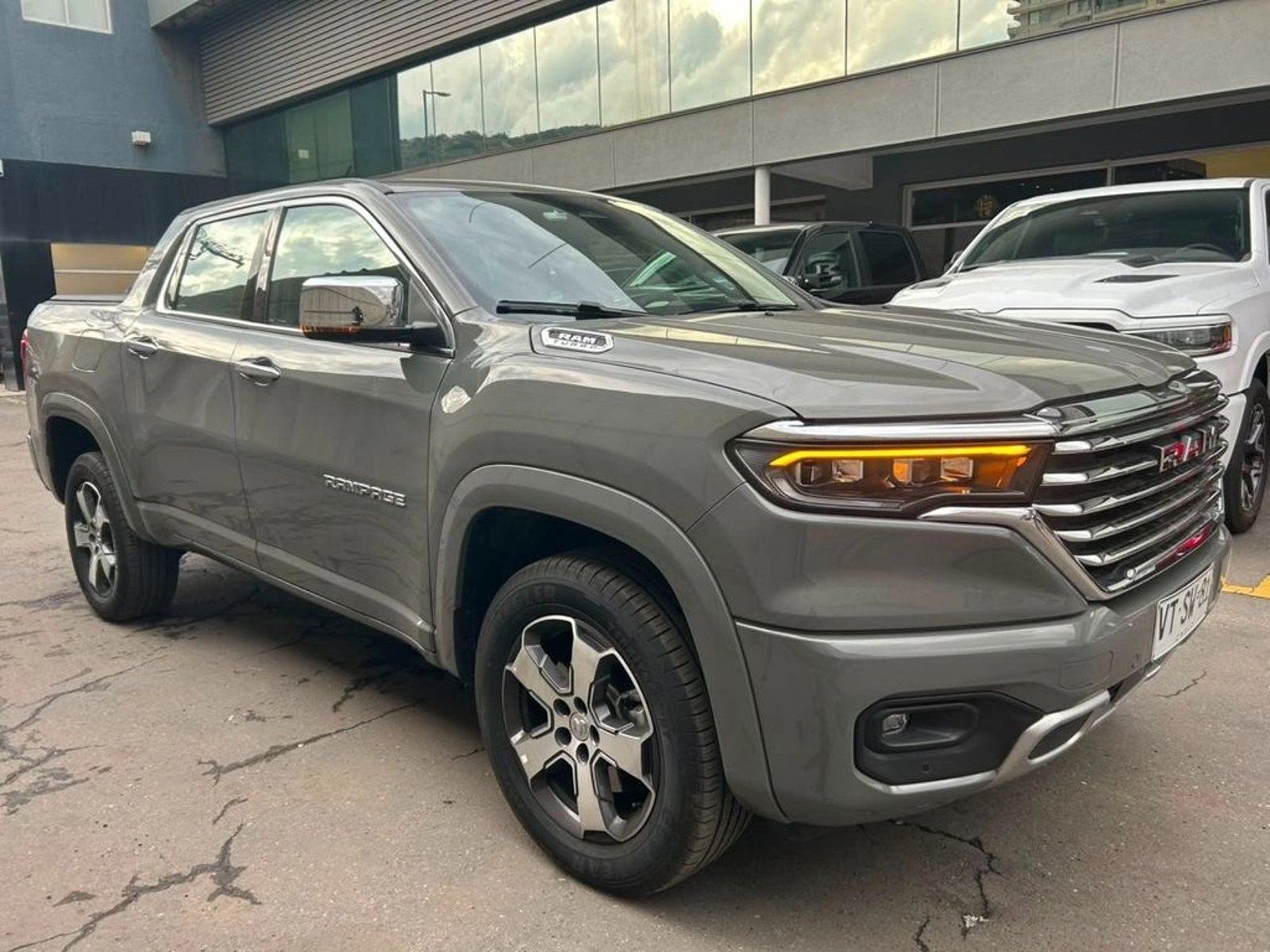 RAM RAMPAGE LARAMIE 4X4 2.2 AUT 2026 - Imagen 4 de 17