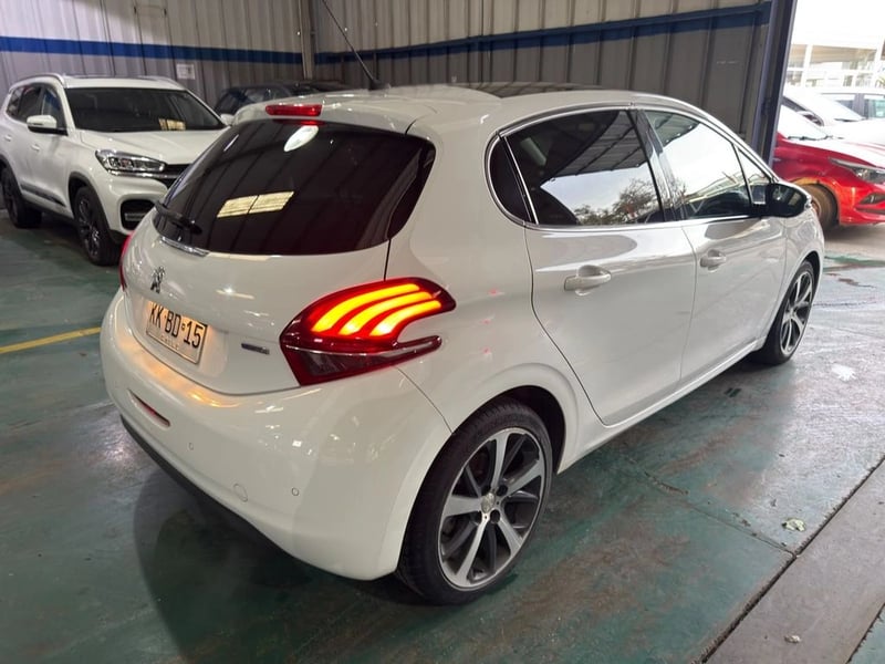 Peugeot 208 1.2 ALLURE PACK 4X2 110HP AT6 5P 2018 - Imagen 6 de 20