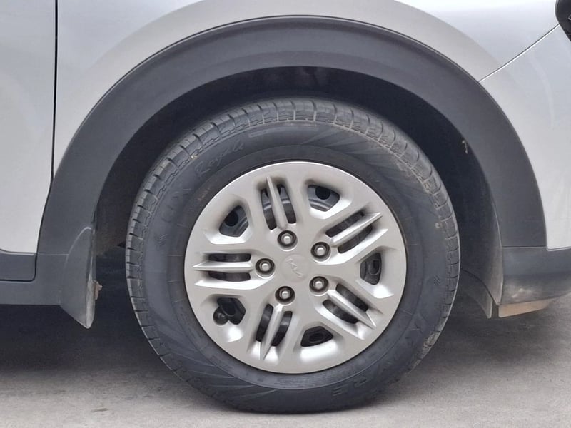 Kia CARENS 1.5L LX 4X2 6MT 5P 2025 - Imagen 12 de 20