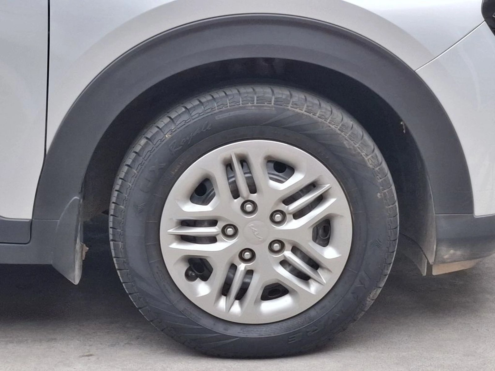Kia CARENS 1.5L LX 4X2 6MT 5P 2025 - Imagen 12 de 20