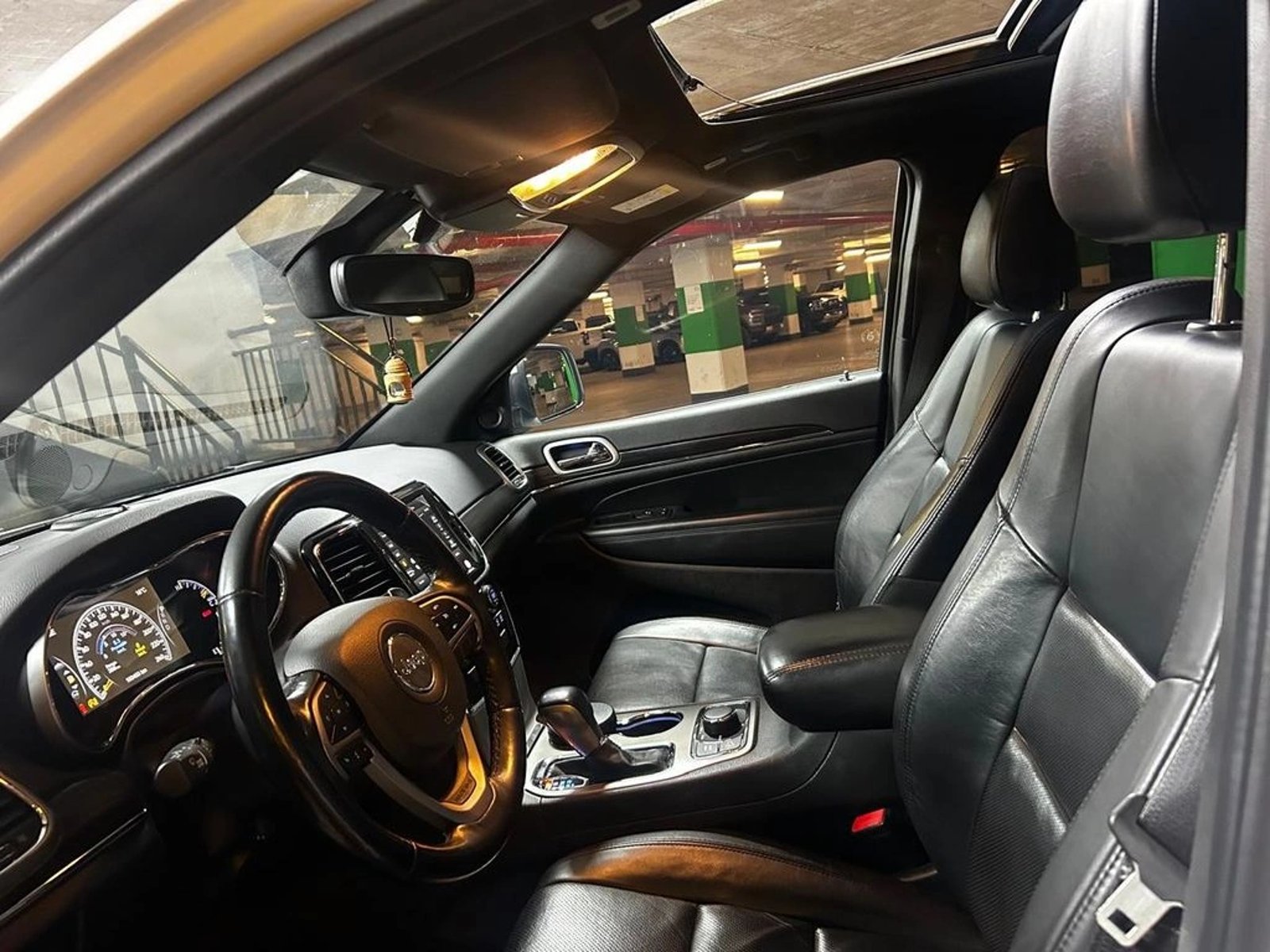 Jeep GRAND CHEROKEE 3.6 LIMITED 4X4 AT 5P 2022 - Imagen 19 de 20