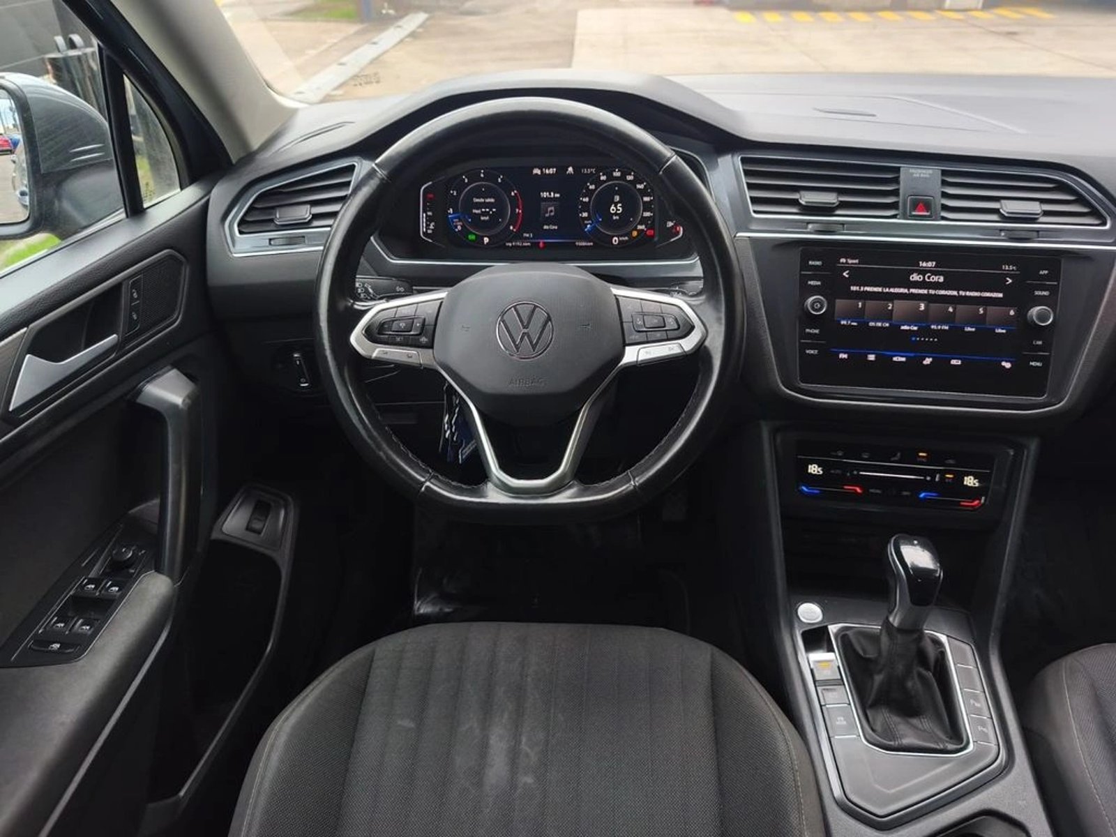 Volkswagen TIGUAN 1.4 TSI COMFORTLINE 7A 2022 - Imagen 15 de 20