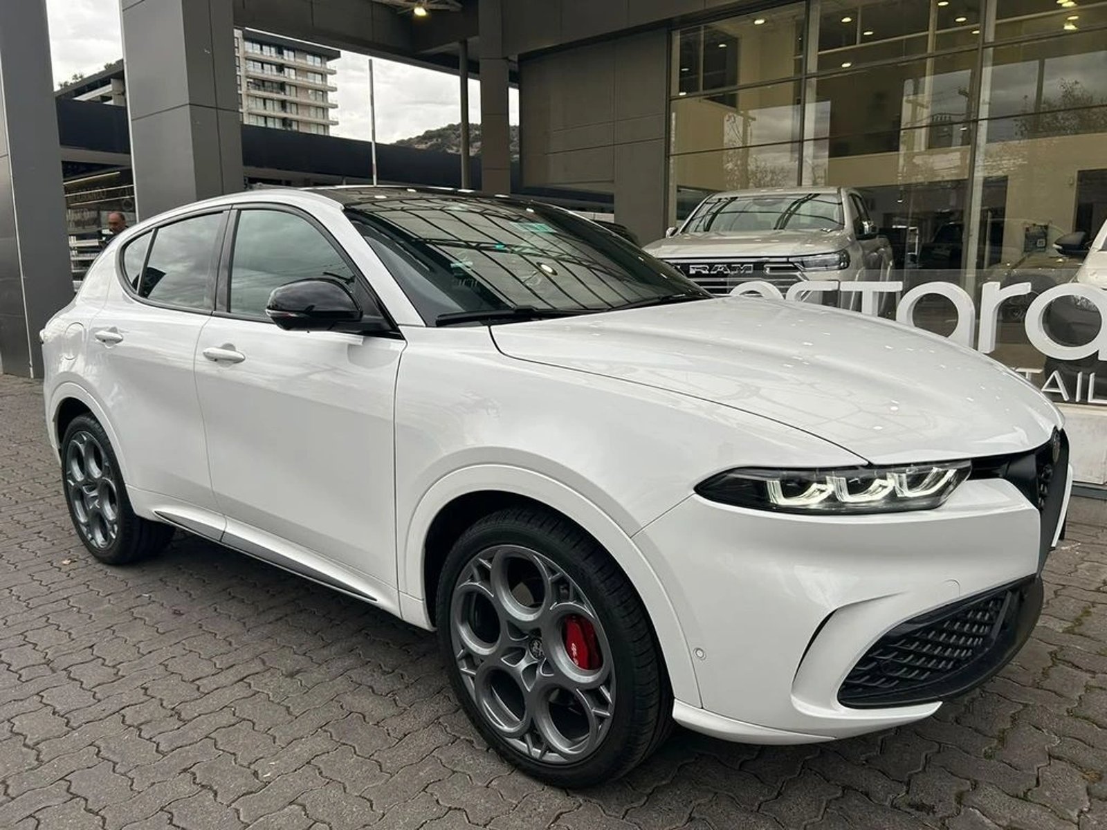 Alfa Romeo TONALE 1.3 TRIBUTO PHEV HYBRID 4X4 AT 5P 2025 - Foto 4 de 16