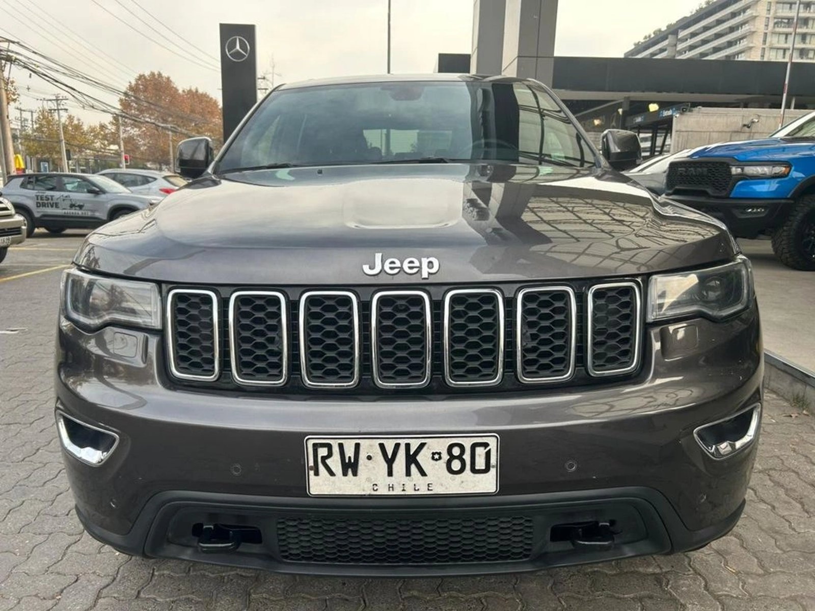 Jeep GRAND CHEROKEE 3.6 LAREDO AT 2022 - Foto 3 de 17