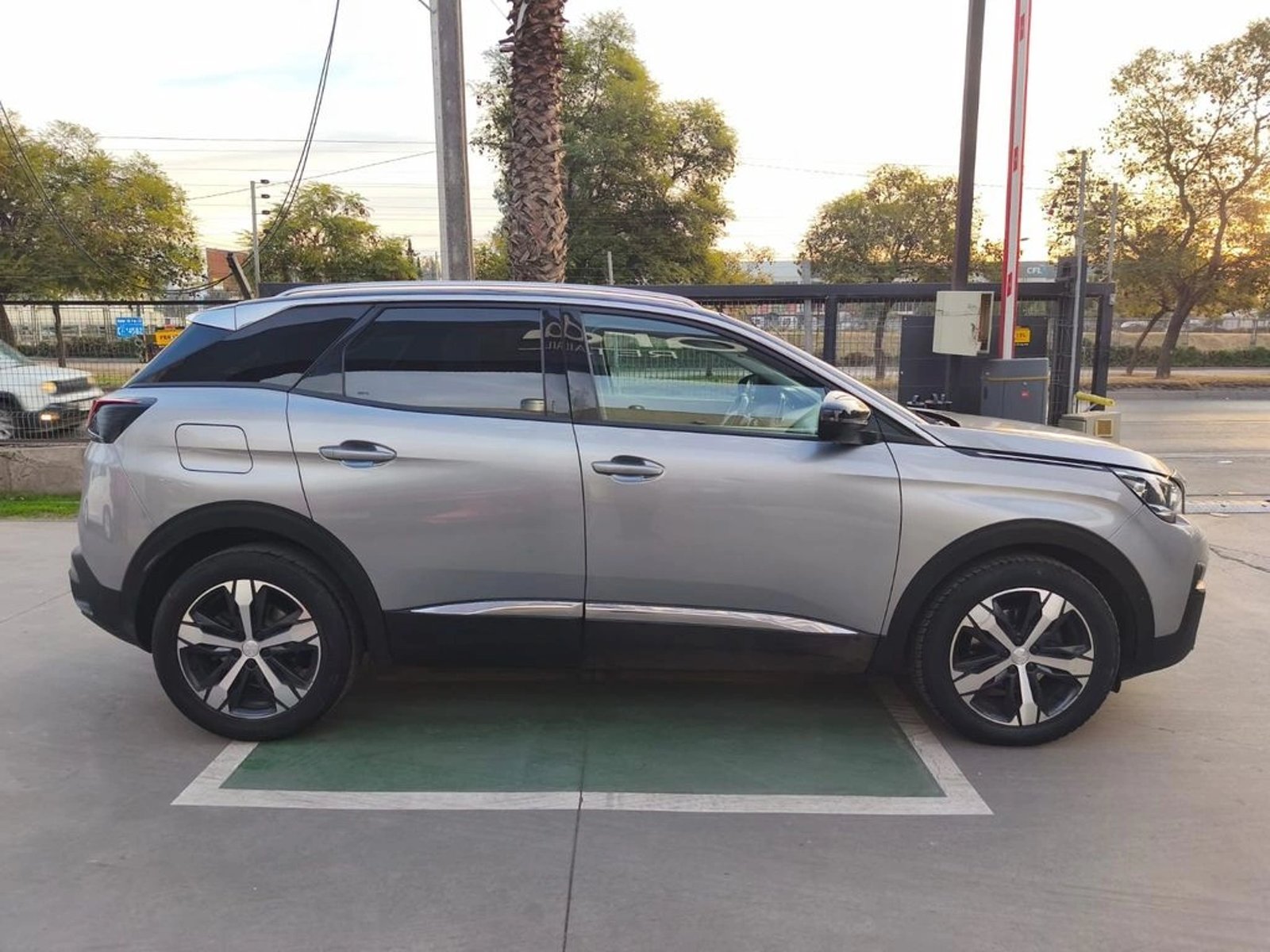 Peugeot 3008 ALLURE BLUEHDI 1.5 2019 - Imagen 5 de 20