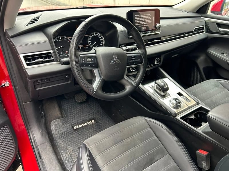 Mitsubishi OUTLANDER GLX 2.5 AUT 2024 - Imagen 7 de 16