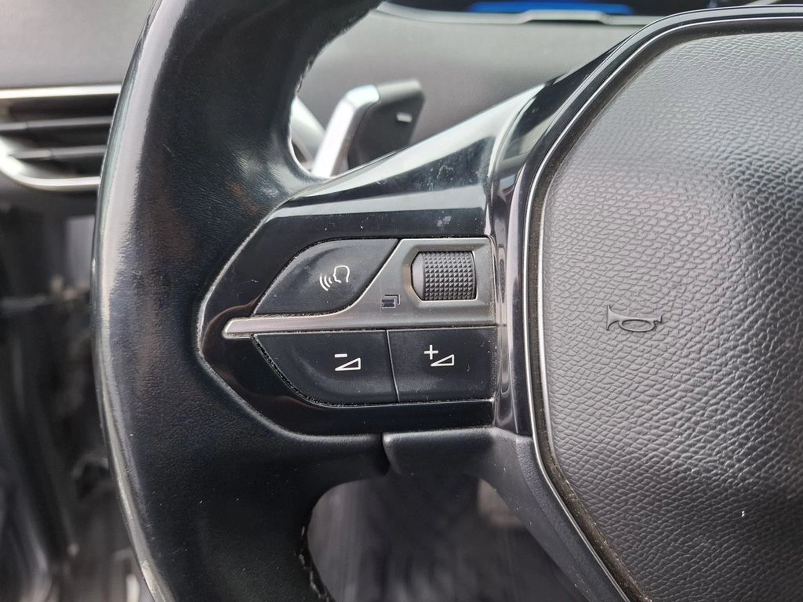 Peugeot 5008 1.5 ACTIVE BLUEHDI 4X2 130 EAT8 5P 2020 - Imagen 17 de 20