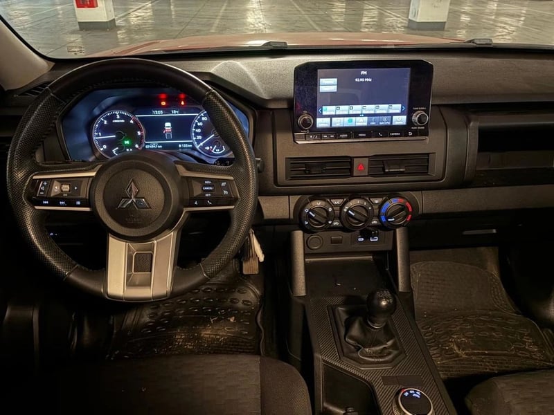 Mitsubishi L200 KATANA XRT 4X4 2.4 2024 - Imagen 11 de 16