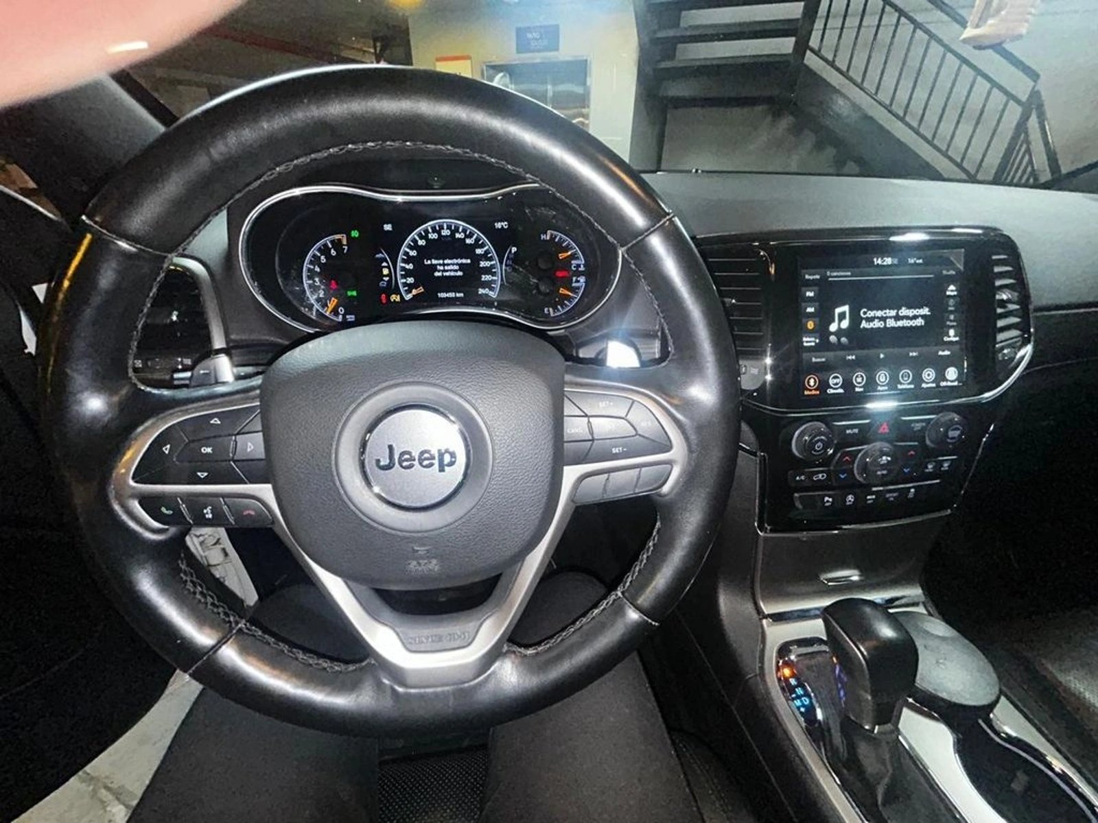 Jeep GRAND CHEROKEE 3.6 LIMITED 4X4 AT 5P 2022 - Imagen 16 de 20