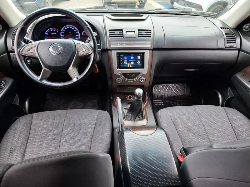 SsangYong REXTON 2.0 DIESEL 2WD MT 5P 2016 - Imagen 14 de 20