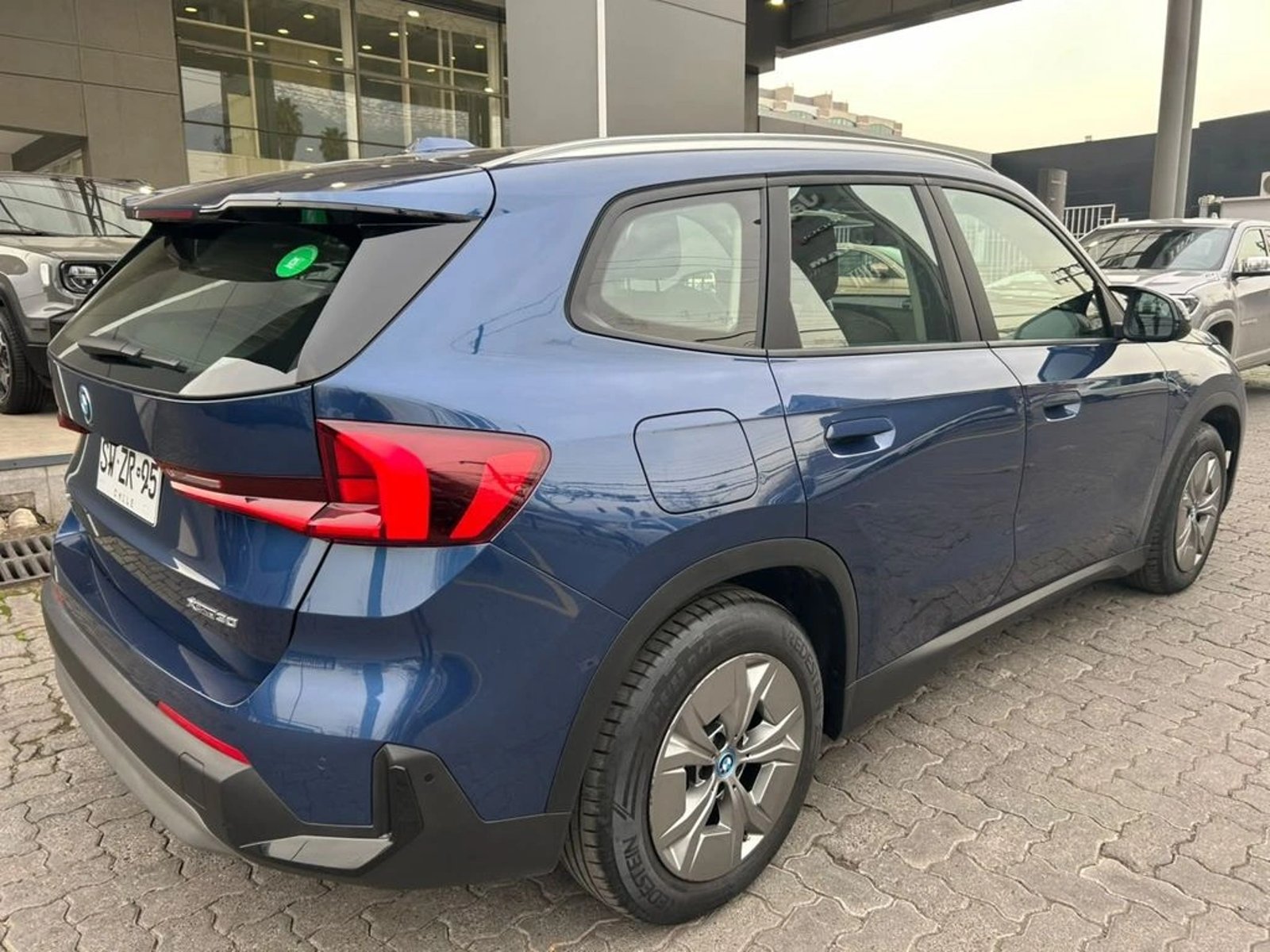 BMW IX1 0.0 XDRIVE40 SUITE AT 4X4 ELECTRICO 2023 - Imagen 7 de 16